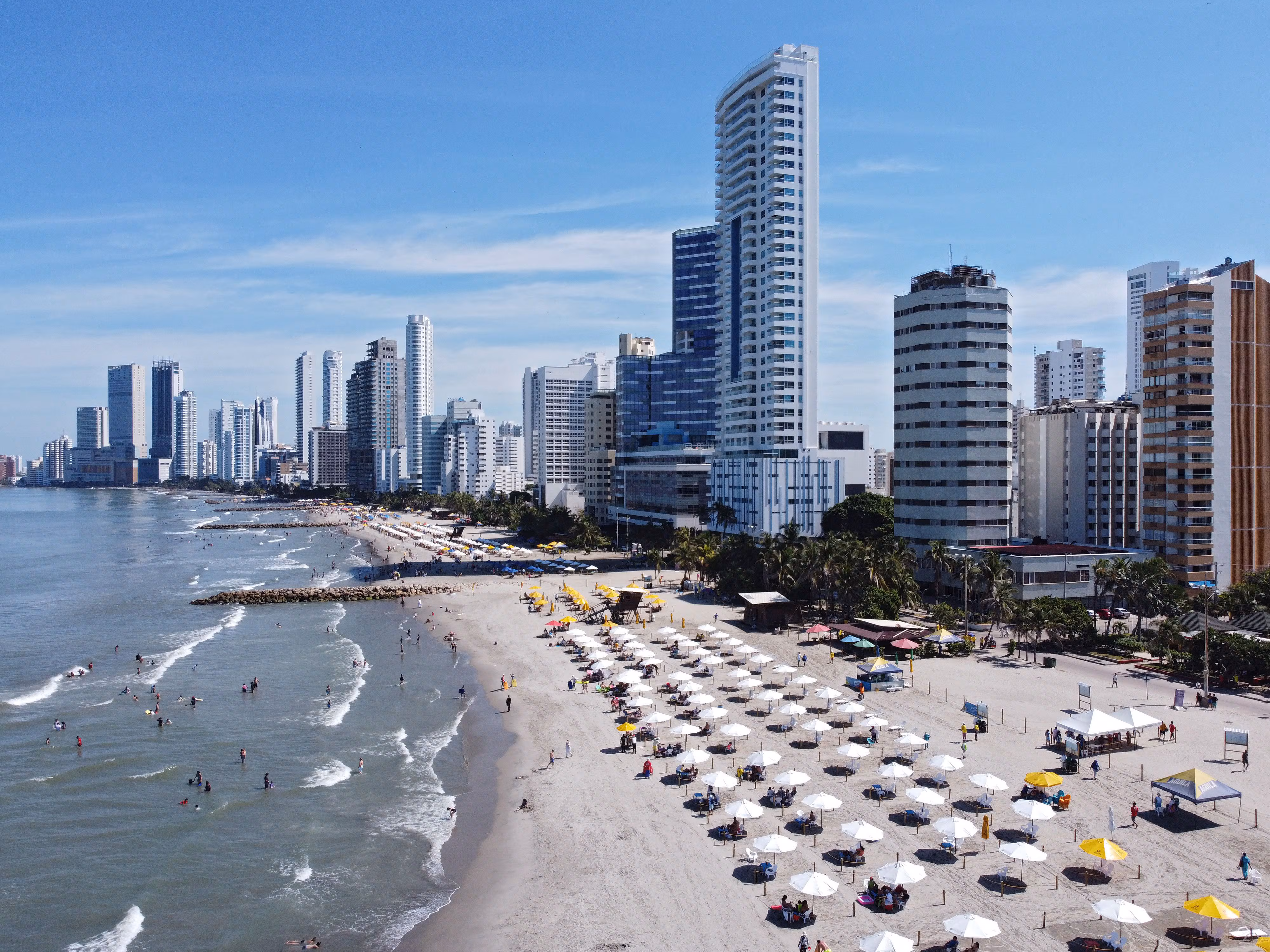 ¿Son las playas de Cartagena oscuras? El error de no mirar más allá de la muralla.